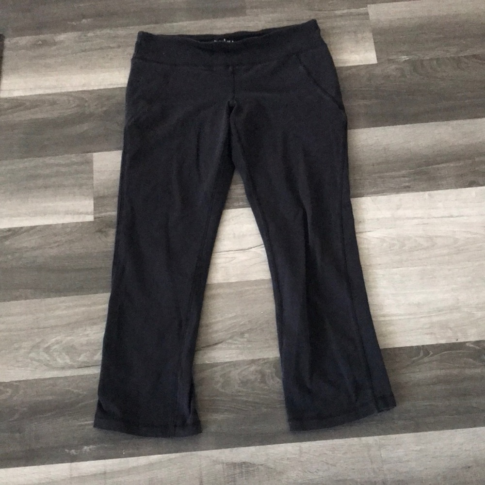 Cropped Wide-Leg Ponte Pants in Black